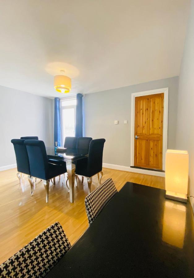 Medway Getaway - 3 Bed Home With Luxury Bathroom Chatham  Exterior photo