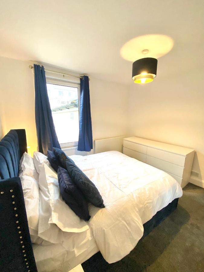 Medway Getaway - 3 Bed Home With Luxury Bathroom Chatham  Exterior photo