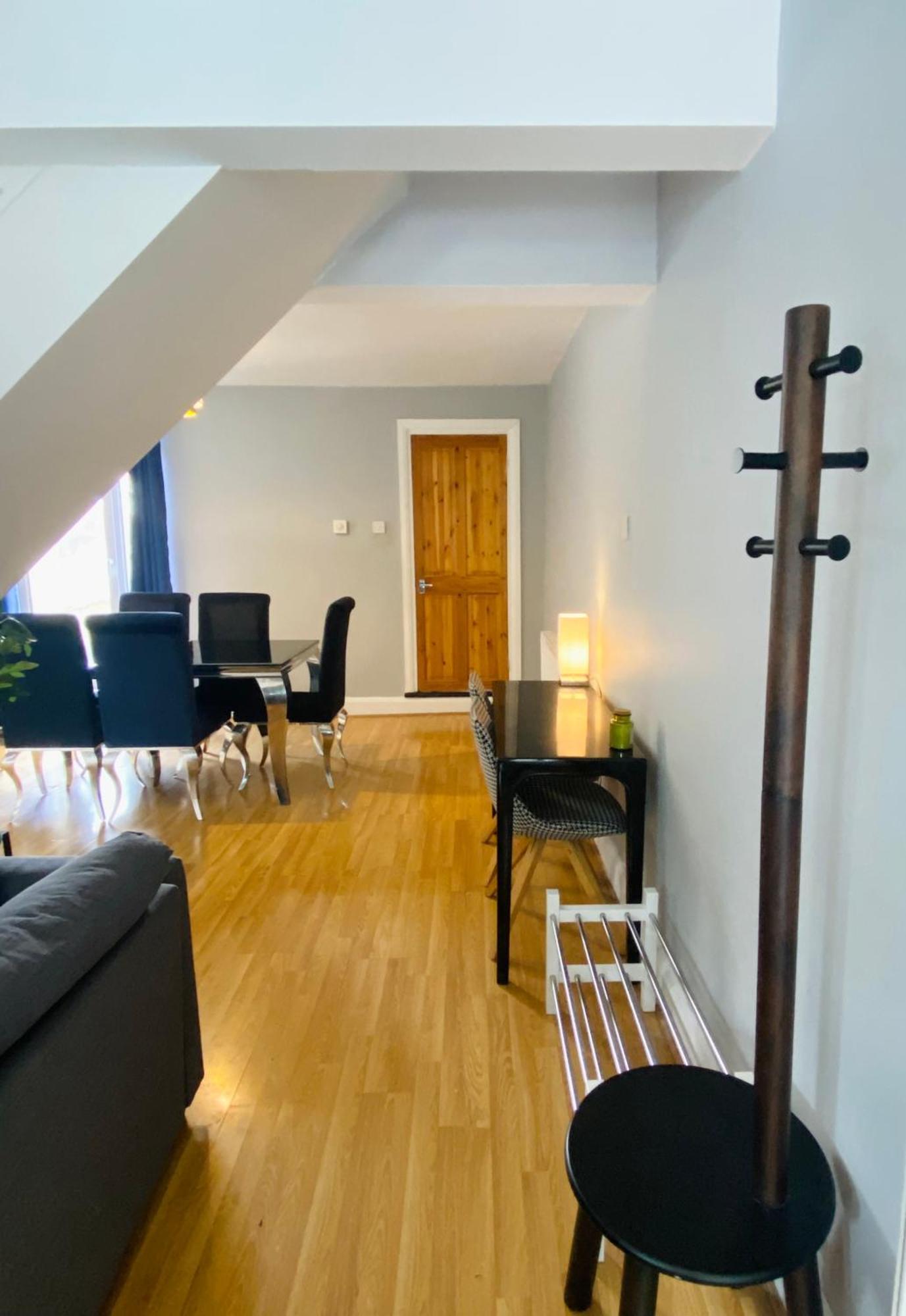 Medway Getaway - 3 Bed Home With Luxury Bathroom Chatham  Exterior photo